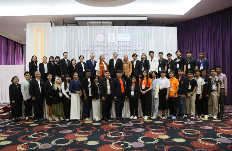 รมว.พม. รับฟังมติส�