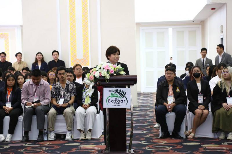 รมว.พม. รับฟังมติส�