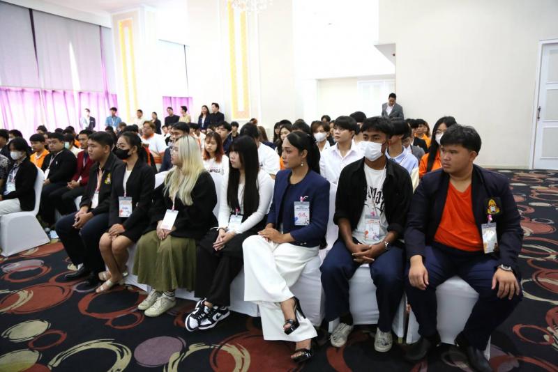 รมว.พม. รับฟังมติส�
