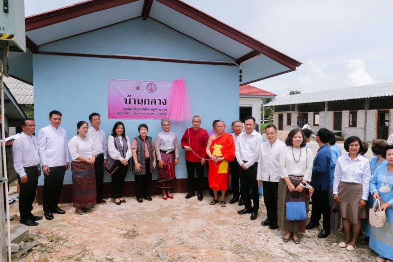 ปลัด พม. นำทีม ลงพื�
