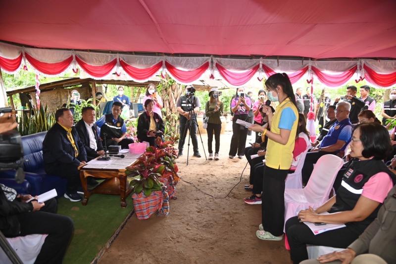 จุติ รมว.พม. ทิ้งทว�