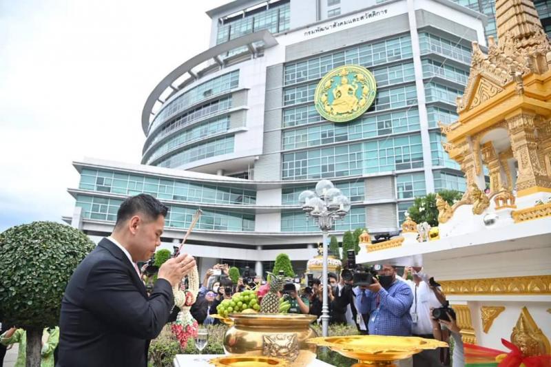 รมว.พม. วราวุธ เข้า�