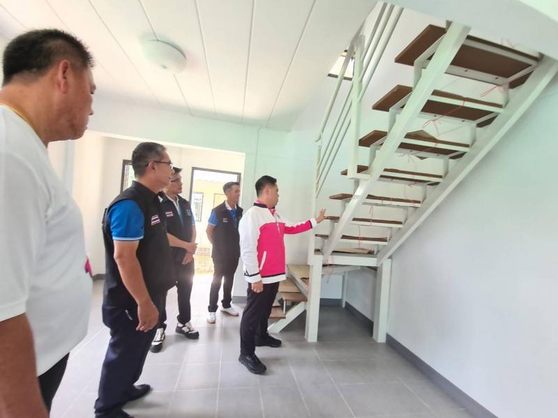 รมว.พม. วราวุธ เดิน�