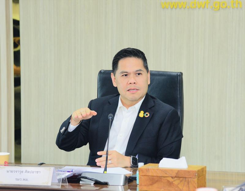 วราวุธ รมว.พม. แนะก�