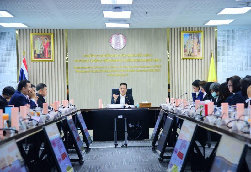 วราวุธ รมว.พม. แนะก�