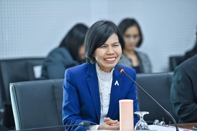 วราวุธ รมว.พม. แนะก�
