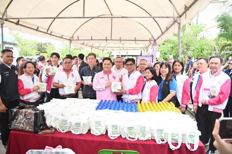 วราวุธ รมว.พม. แนะด�