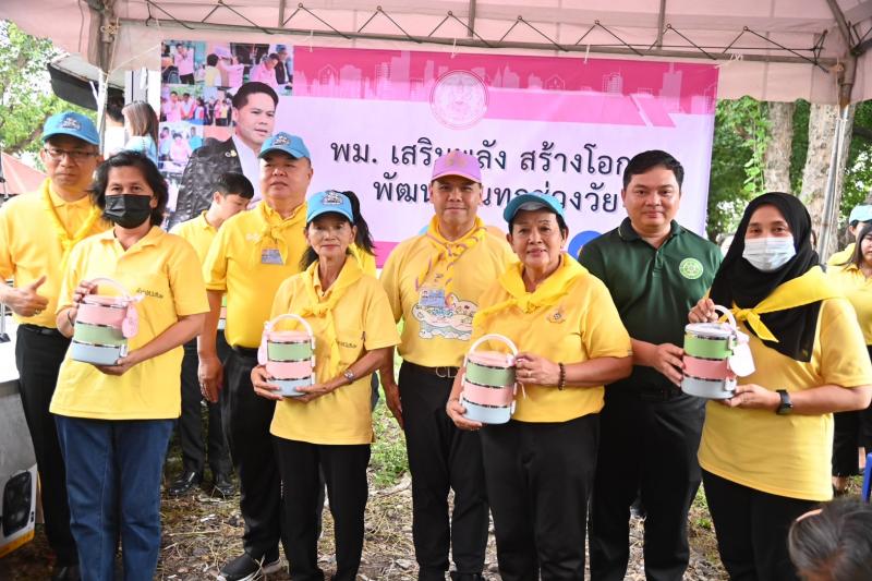 วราวุธ รมว.พม. นำที�