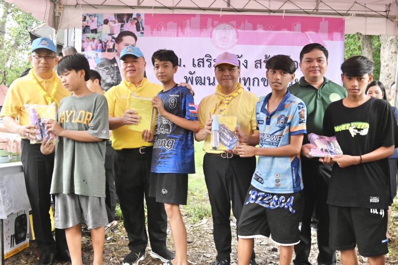 วราวุธ รมว.พม. นำที�