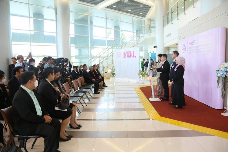 รมว.พม. แถลงเปิดตั�