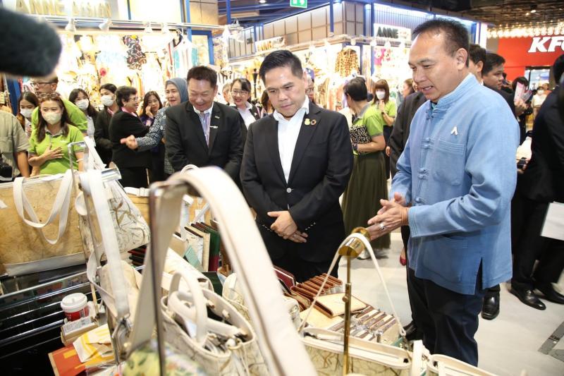พม. ร่วมกับ เอ็ม บี 