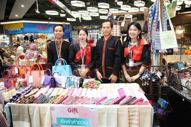 พม. ร่วมกับ เอ็ม บี 