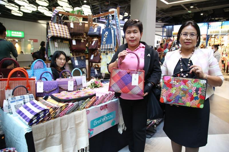 พม. ร่วมกับ เอ็ม บี 