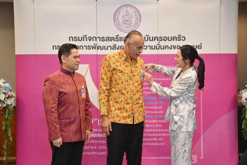 วราวุธ รมว.พม. นำที�