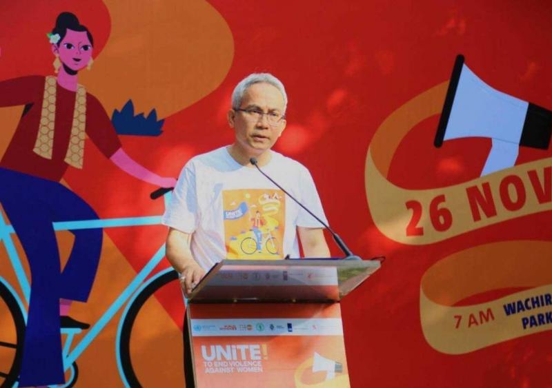 ปลัด พม. ร่วมปั่นจ�