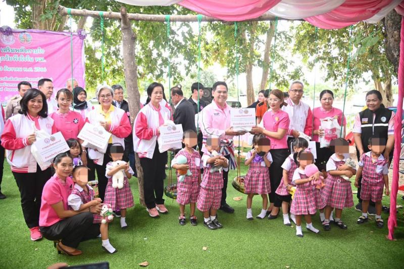 วราวุธ นำทีม พม. หน�