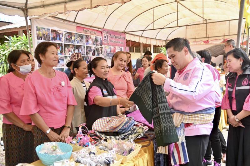 วราวุธ นำทีม พม. หน�