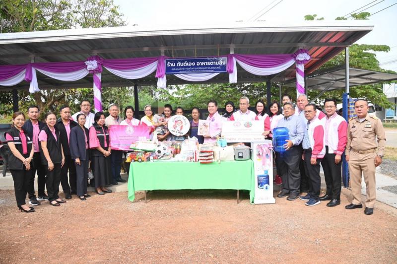 วราวุธ นำทีม พม. หน�