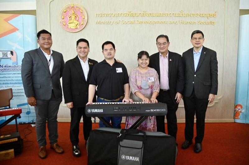 พม. รับมอบชุดเครื่