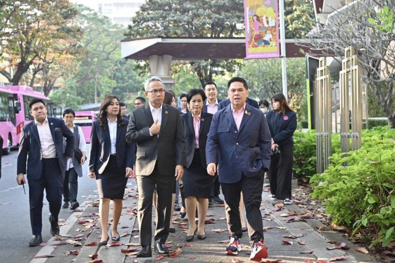 วราวุธ รมว.พม. นำที�