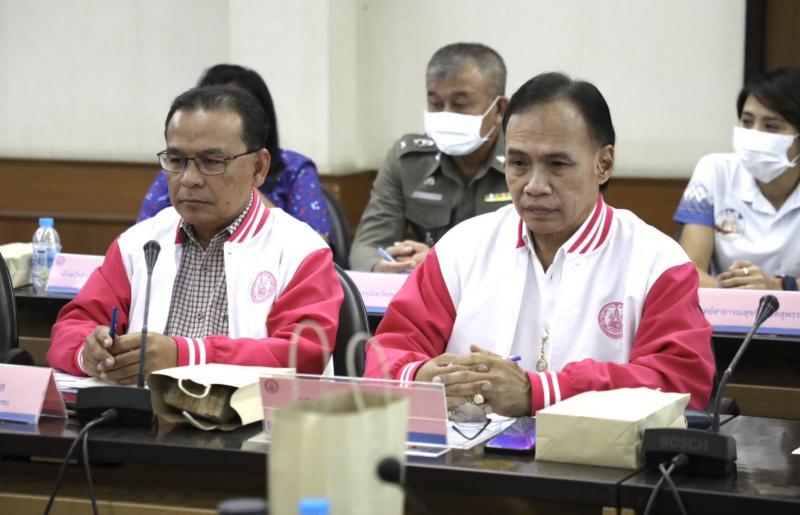 ปลัด พม. นั่งหัวโต�