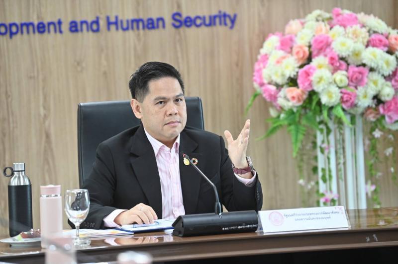 วราวุธ รมว.พม. ชื่น�