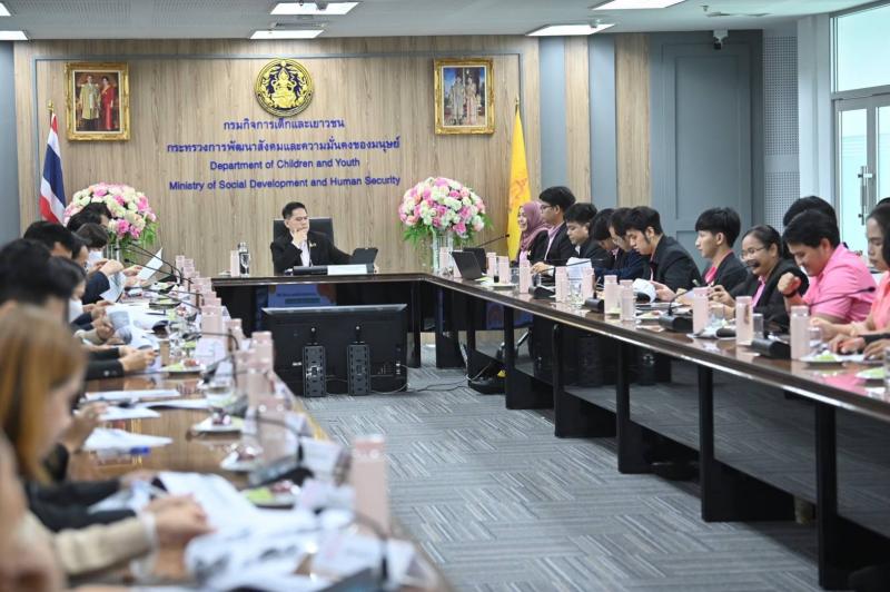 วราวุธ รมว.พม. ชื่น�