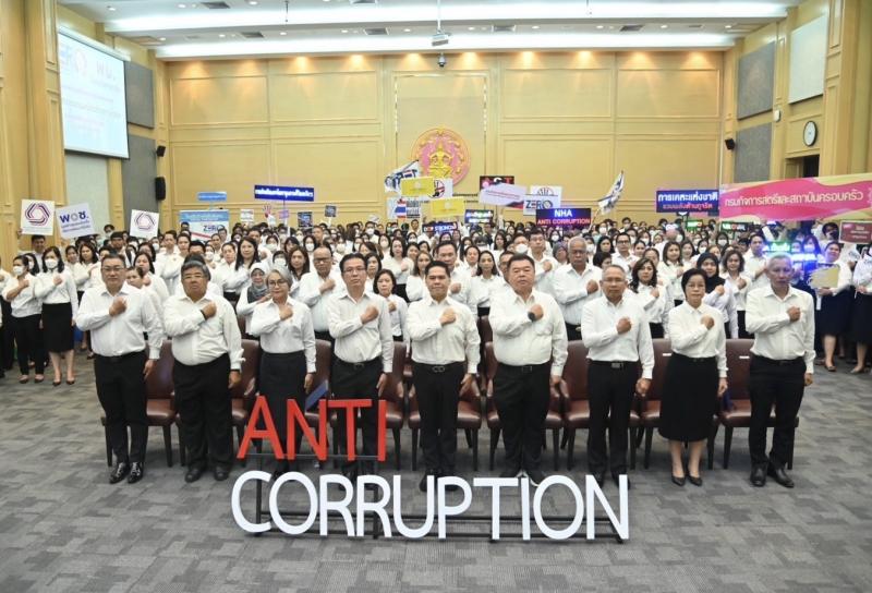 วราวุธ รมว.พม. นำปร�