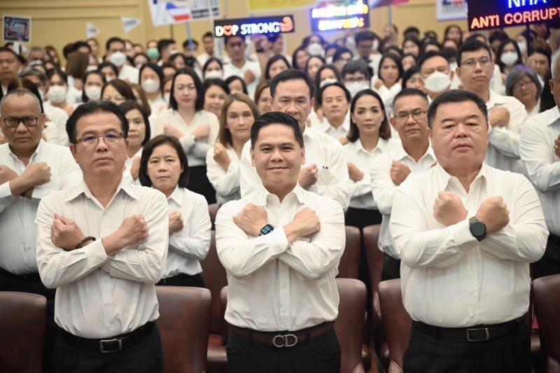 วราวุธ รมว.พม. นำปร�