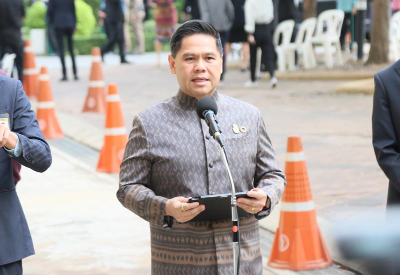 วราวุธ รมว.พม. สร้า�