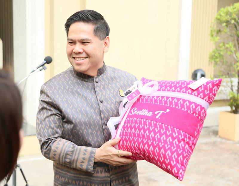 วราวุธ รมว.พม. สร้า�
