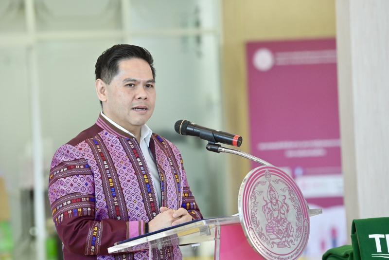 วราวุธ รมว.พม. รับม�