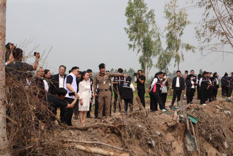 กัญจนา พร้อม พม. หน�