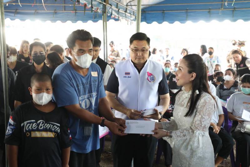 กัญจนา พร้อม พม. หน�