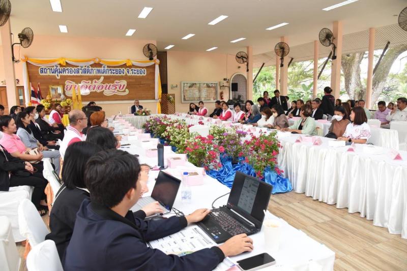 พม. รับมอบสิ่งของบ