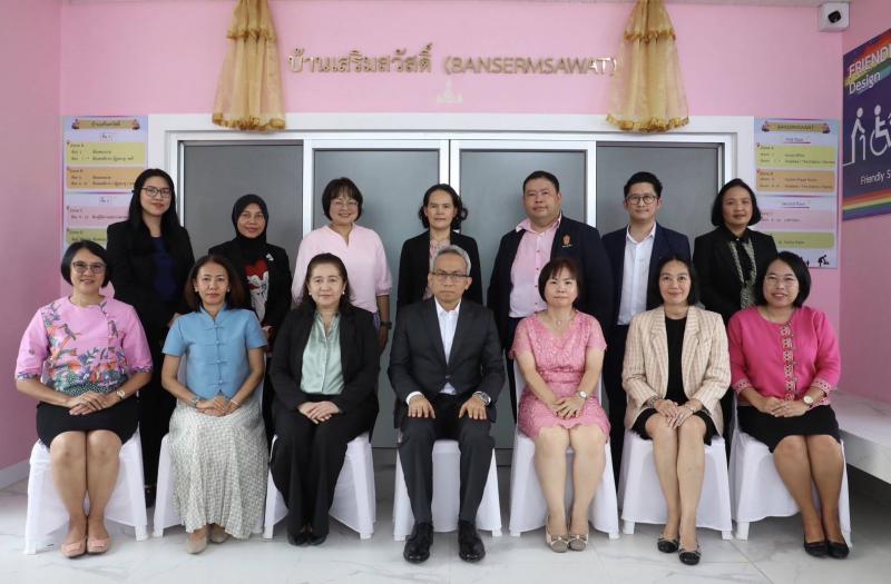 พม. เปิด อาคารเสริ�