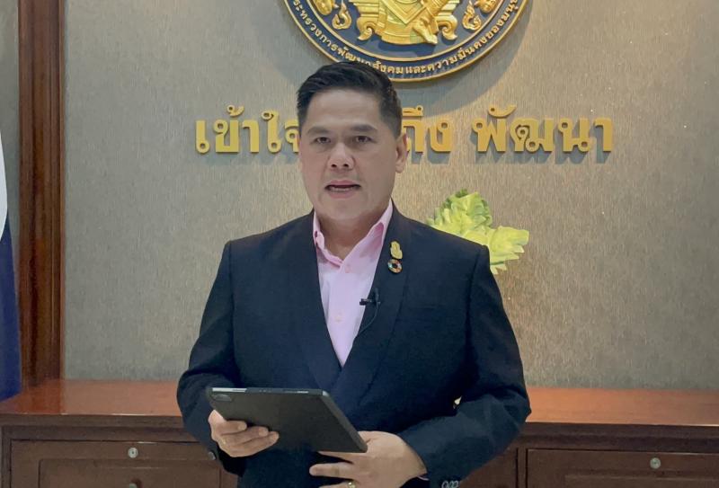 วราวุธ นั่งหัวโต๊�