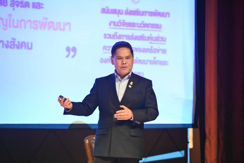 วราวุธ รุกเวที ม.ส�