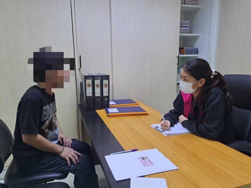 ศรส. พม. เข้าช่วยเด�