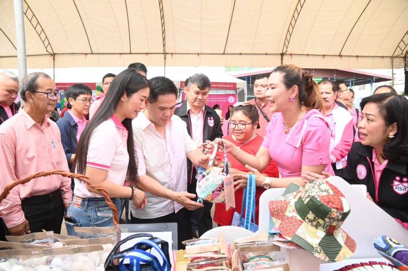 วราวุธ รมว.พม. พร้อ�