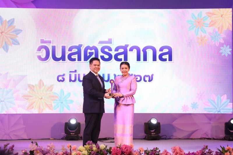 วราวุธ ประกาศในวั�