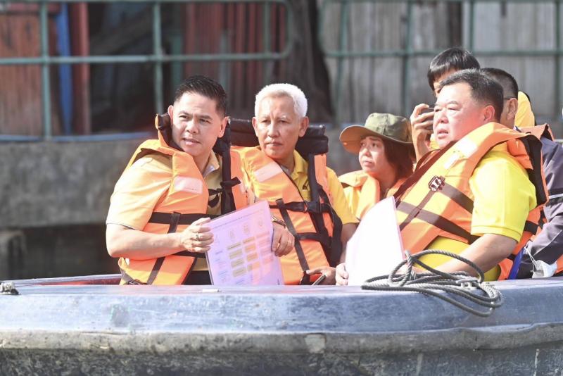 วราวุธ ลงเรือ ล่อง