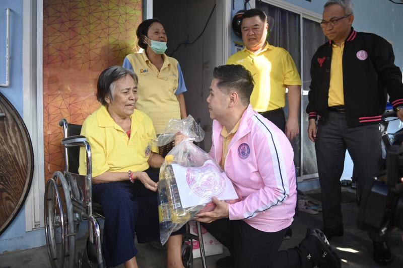 วราวุธ ลงเรือ ล่อง