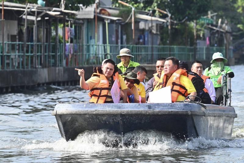 วราวุธ ลงเรือ ล่อง