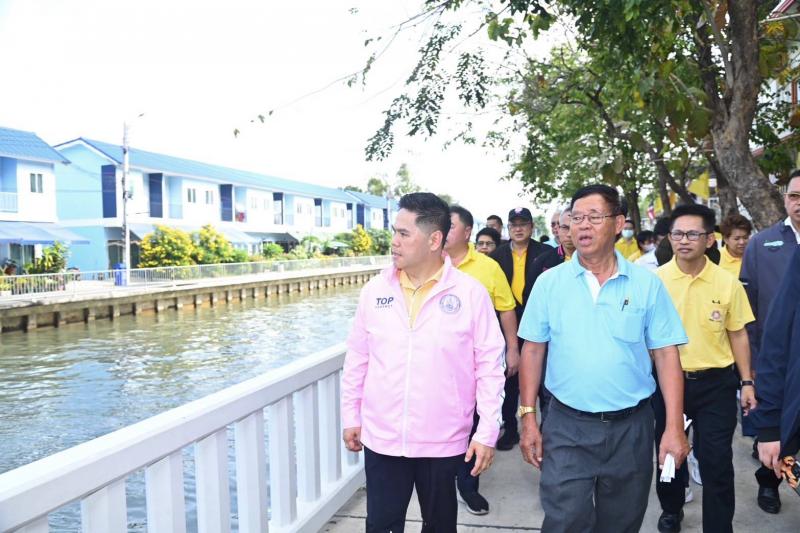 วราวุธ ลงเรือ ล่อง