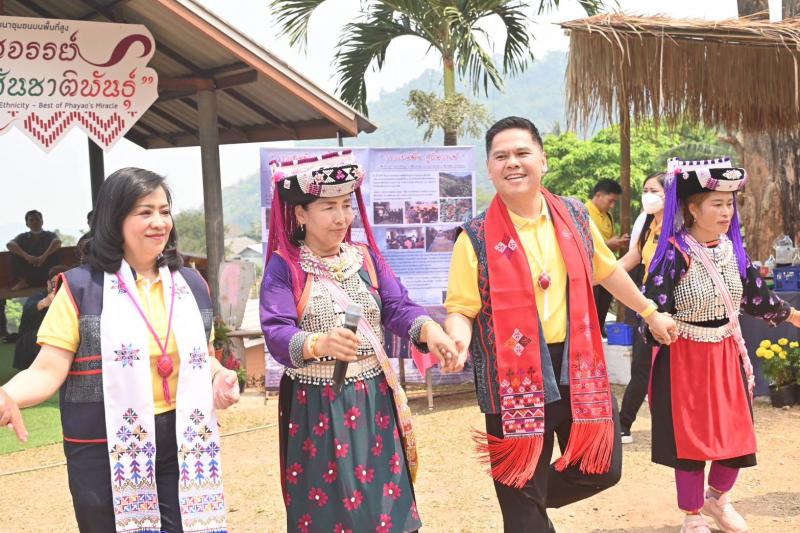 วราวุธ รมว.พม. ขึ้น�