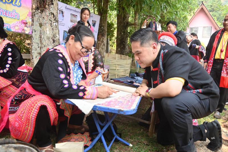 วราวุธ รมว.พม. ขึ้น�