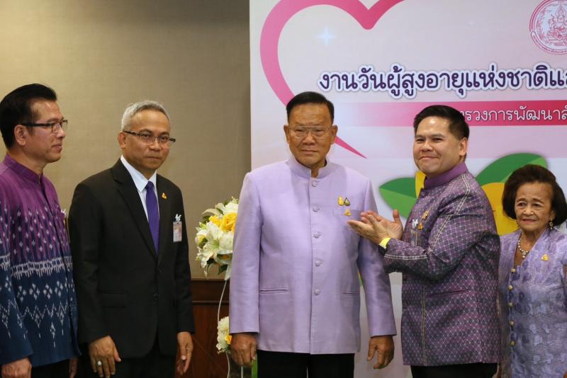 วราวุธ นำทีม พม. ติ�