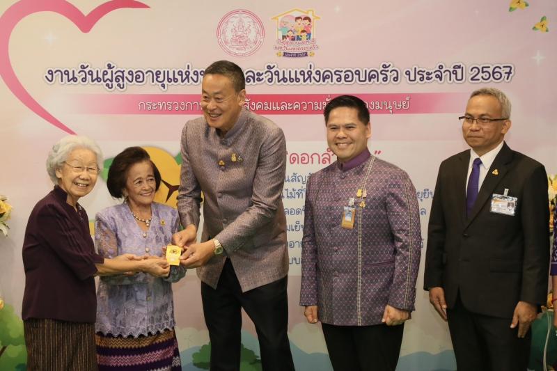 วราวุธ นำทีม พม. ติ�