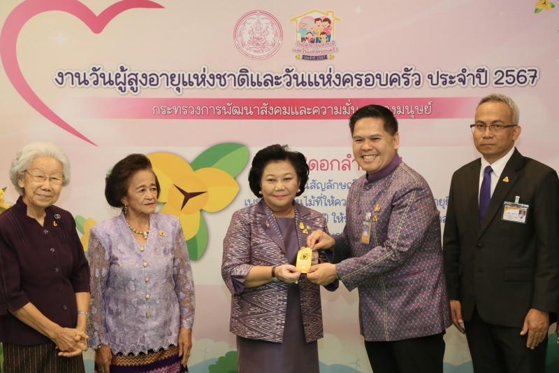 วราวุธ นำทีม พม. ติ�